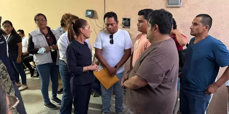 Foto: Presidencia de la República // Ante un gobernador ausente, la presidenta Claudia Sheinbuam acudió al Istmo de Tehuantepec para atender a víctimas del descarrilamiento del tren Interoceánico.
