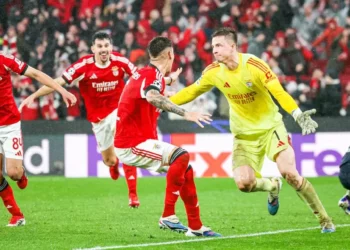Benfica sorprende al Real Madrid y lo manda a Playoff