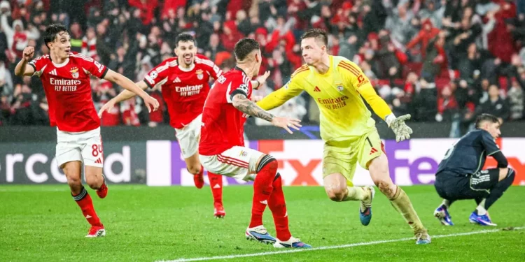 Benfica sorprende al Real Madrid y lo manda a Playoff