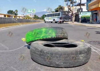 Foto: Adrián Gaytán // Bloqueo en 5 Señores el viernes por sindicalizados. STEUABJO alista marcha y protestas para hoy.