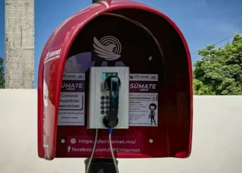 ¿Por qué están regresando las cabinas telefónicas en México?