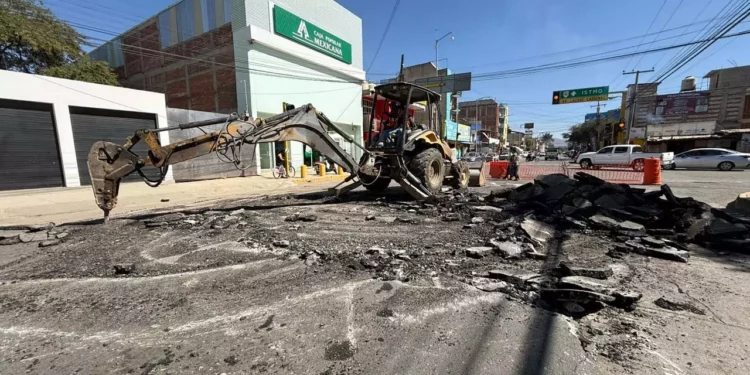 Foto: Municipio de Santa Lucía del Camino // Cierran en Santa Lucía Avenida Lázaro Cárdenas para reencarpetamiento.