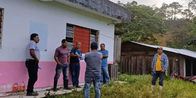 Foto: redes sociales // Comuneros de los Chimalapas amenazados por desplazamiento forzado.