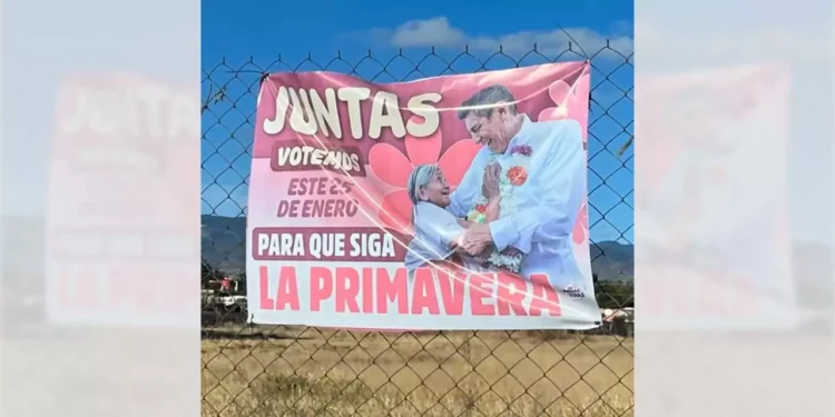 Foto: Especial // Con lonas han tapizado bardas, cercas perimetrales o mallas anticiclónicas en comunidades de Oaxaca.