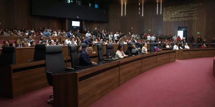 Foto: Congreso de Oaxaca // Congresistas atienden el desfile de funcionarios por la Glosa del Informe de Salomón Jara.