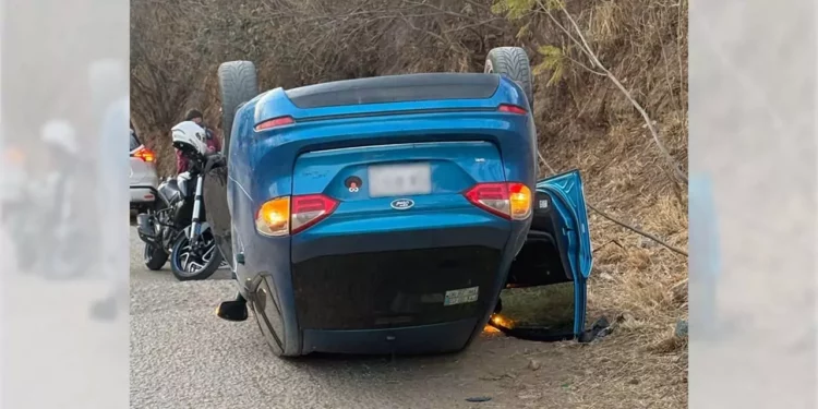 Dos personas resultaron con lesiones menores por este accidente.