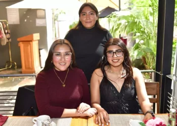 Foto: Rubén Morales // Daniela Mirori, Stephany García y Ruby García se reunieron para celebrar su amistad.