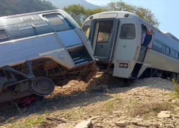 Derivado del accidente del tren en el que viajaban 250 personas, 139 resultaron lesionadas.