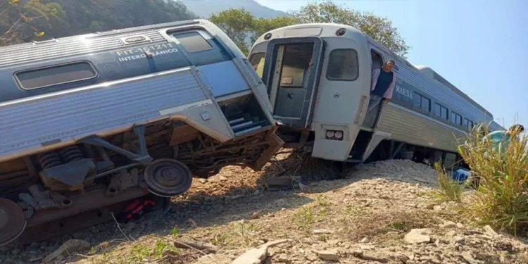 Derivado del accidente del tren en el que viajaban 250 personas, 139 resultaron lesionadas.