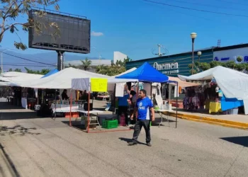 Fotos: Jesús Santiago López // El tianguis de los viernes fue reubicado desde noviembre en la avenida Quinta Las Águilas.