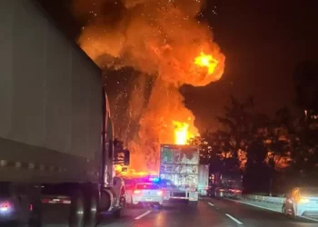VIDEO | Explosión de pipa de gas paraliza la autopista México-Querétaro y moviliza a cuerpos de emergencia