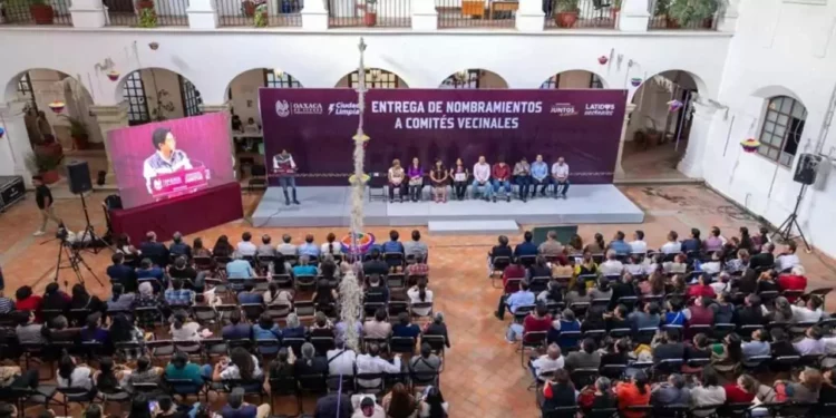 Foto: Municipio de Oaxaca // Entrega de los nombramientos a titulares de los Convive ya electos durante diciembre.