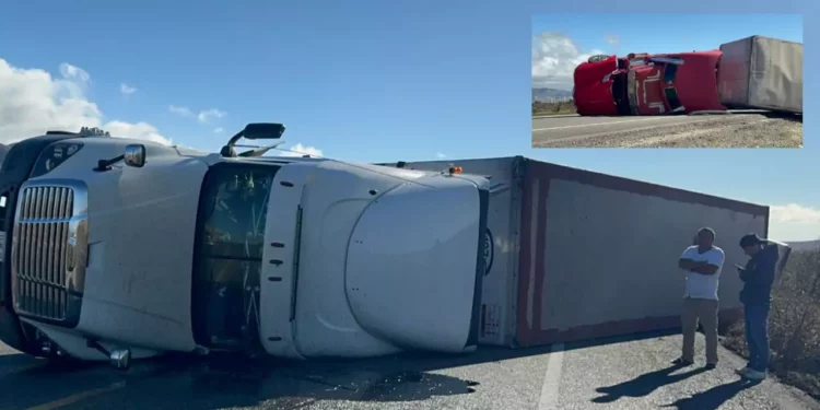Rachas de hasta 110 km/h provocan volcadura de tráileres en La Ventosa