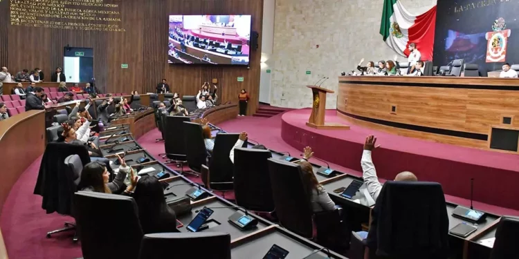 Foto: Congreso de Oaxaca // La sesión ordinaria de diputados en San Raymundo Jalpan.