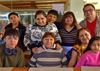 Foto: Rubén Morales // Irma Sarmiento estuvo muy contenta rodeada de sus hijas, hijos y nietos, durante la celebración de su cumpleaños.