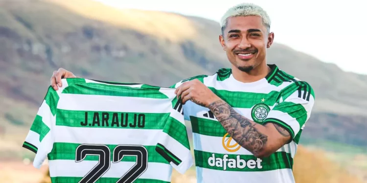 Julián Araujo ficha por el Celtic y busca relanzar su carrera