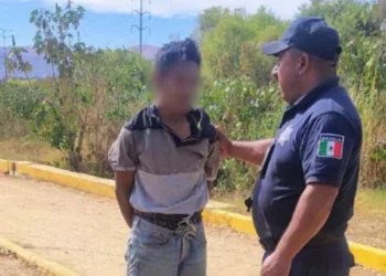 Los policías lograron persuadirlo para que no se quitara la vida.