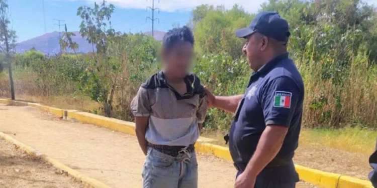 Los policías lograron persuadirlo para que no se quitara la vida.