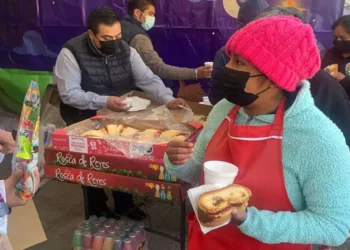 Foto: cortesía // La Fundación Nicoatole festejó el Día de Reyes en Hospital de la Niñez Oaxaqueña, con entrega de juguetes, rosca y atole.
