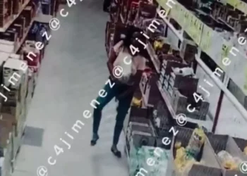 VIDEO | “LadyHuevo” en acción: mujer se da una “limpia” en tienda de Ecatepec y se vuelve viral