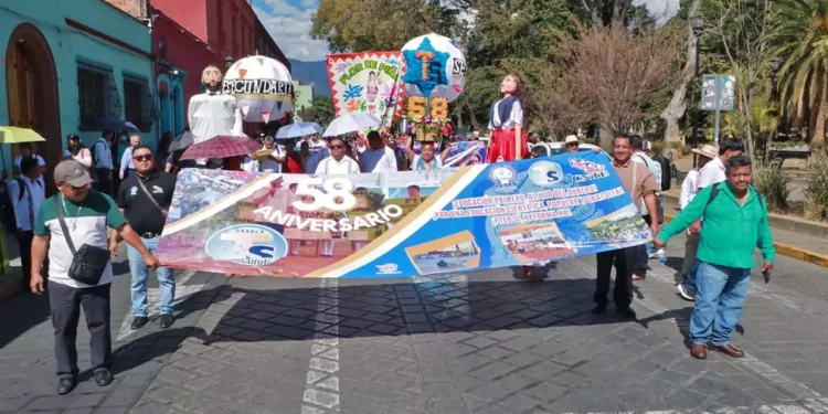 Foto: Adrián Gaytán // Luego de la celebración del 58 Aniversario del Nivel de Telesecundarias, la Sección 22 define hoy la ruta hacia el paro de 72 horas.