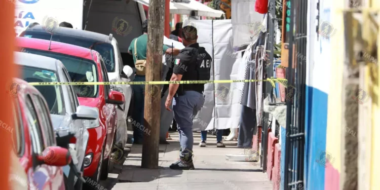 Foto: Adrián Gaytán // Luego del asesinato, alud de policías en la calle de Trujano.