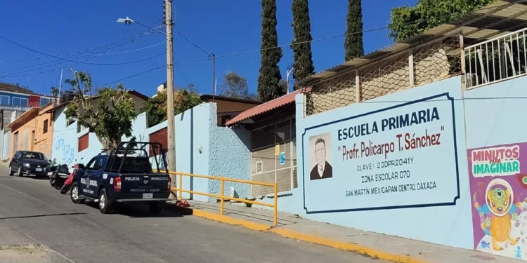 VIDEO | Profesor muere súbitamente de regreso a clases en San Martín Mexicapan