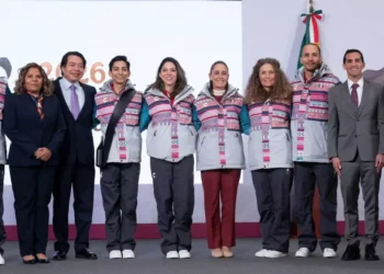 Abanderan a delegación mexicana para los Juegos Olímpicos de Invierno