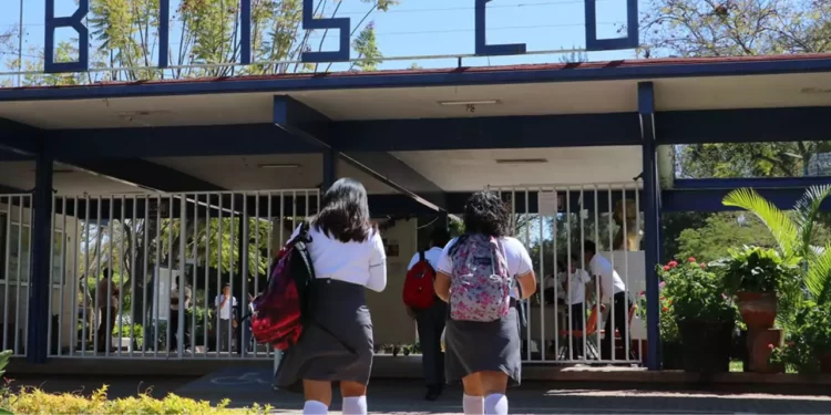 Estudiantes de bachillerato estrenarán materias en el 2026