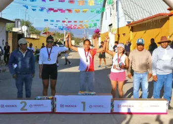Fotos: Leobardo García Reyes // Podio de vencedores de la rama femenil.