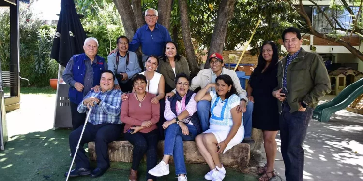 Foto: Rubén Morales // Periodistas y amigos compartieron un desayuno y posaron para el lente de Estilo Oaxaca tras una amena reunión.