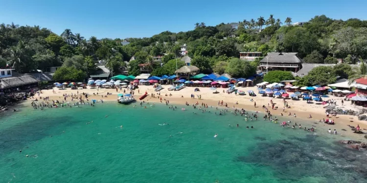 Foto: Gobierno de Oaxaca // Playas, principal destino en el primer puente vacacional del año.
