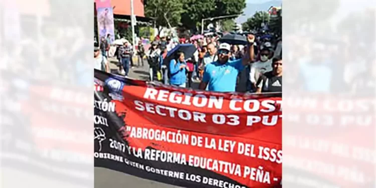 Foto: Cencos 22 // Premia la Suprema Corte el atentado de la CNTE contra la educación.