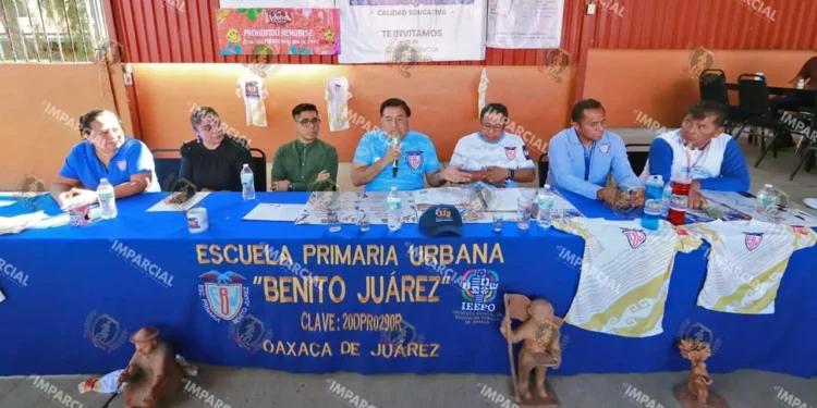 Foto: Adrián Gaytán // Presentación de las actividades deportivas y culturales por el centenario de la escuela primaria Benito Juárez, del Centro Histórico de la ciudad.