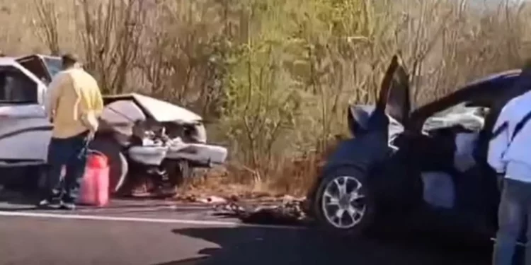 Se percataron que eran dos camionetas las que habían colisionado.