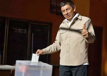 Foto: Gobierno de Oaxaca // Salomón Jara vota en un proceso sumamente cuestionado.