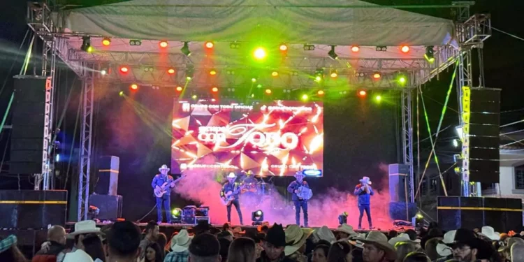 Se han presentado en eventos masivos desde que iniciaron su carrera en 2003.