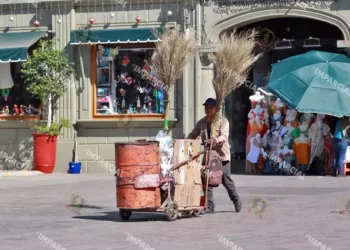 Foto: Adrián Gaytán // Se reactivó el servicio de recolección de basura en el Centro Histórico.