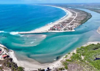 Foto: Gobierno de Oaxaca // Sector turístico abandonado tras el paso del huracán Erick.