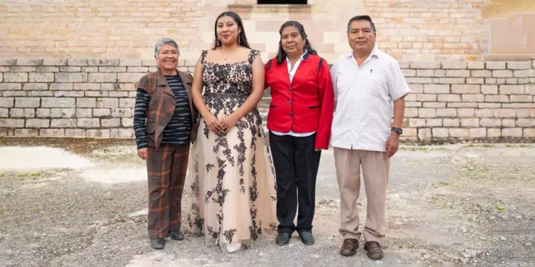 Fotos: Adrián Gaytán // Metztli Jaqueline Ávila Solano, orgullosa egresada de la Licenciatura en Medicina Integral y Salud Comunitaria.