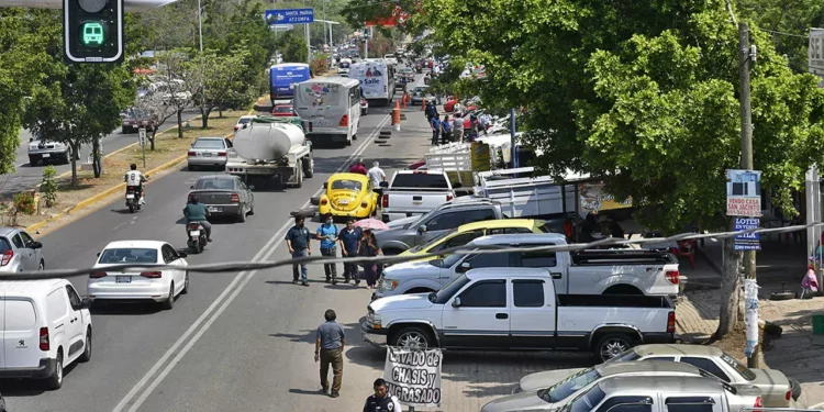 Foto: Archivo El Imparcial // Tianguis de autos de Brenamiel “se tendrán que ir”, señaló el municipio de Oaxaca de Juárez.