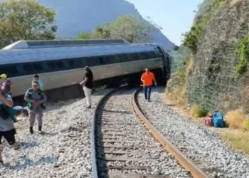 FGR atribuye al “exceso de velocidad” el descarrilamiento del Tren Interoceánico en Oaxaca