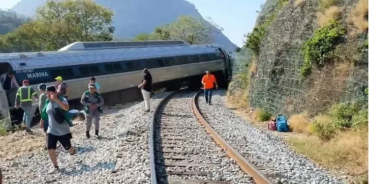 FGR atribuye al “exceso de velocidad” el descarrilamiento del Tren Interoceánico en Oaxaca