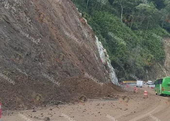 Foto: Archivo El Imparcial // Un enorme deslave de un talud en la carretera a la Costa que debería ser una vía modelo de seguridad.