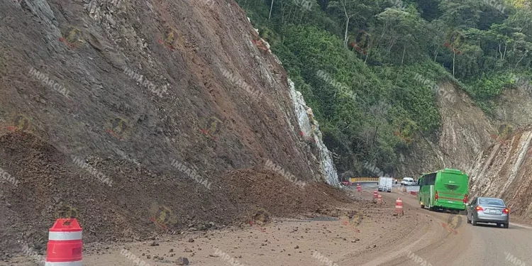 Foto: Archivo El Imparcial // Un enorme deslave de un talud en la carretera a la Costa que debería ser una vía modelo de seguridad.
