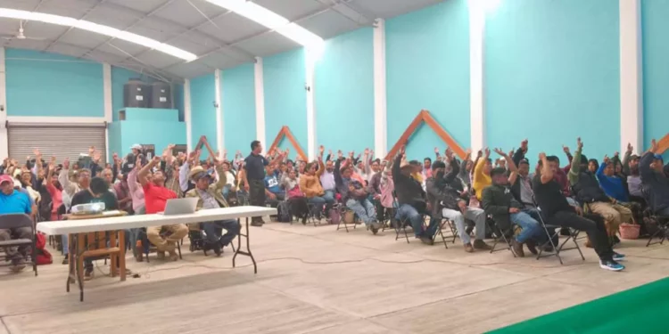 Foto: Gobierno de Oaxaca // Una de las elecciones por asamblea comunitaria llevada a cabo en municipios de Oaxaca.
