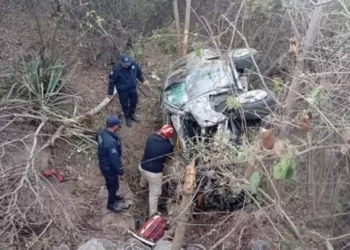 Volcadura en libramiento Ocotlán–Ejutla deja tres lesionados graves