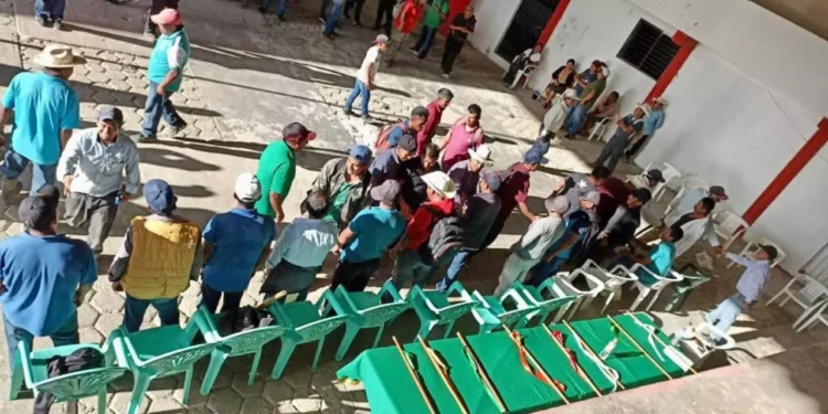 Foto: Gobierno de Oaxaca // Relevan autoridades por Sistema Normativos en 404 municipios