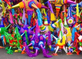 Las y los regidores coincidieron en la importancia de retomar los elementos tradicionales de la piñata.
