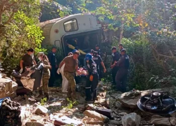 Foto: internet – ilustrativa // El descarrilamiento del Tren Interoceánico ocurrió el 28 de diciembre de 2025, entre Nizanda y Chivela, dejando 13 muertos y numerosos heridos.